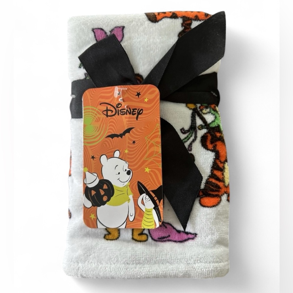 DISNEY Winnie The Pooh Tigger Halloween Hand Towels Set Of 2 New